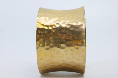 Argola de guardanapo em prata martelada dourada